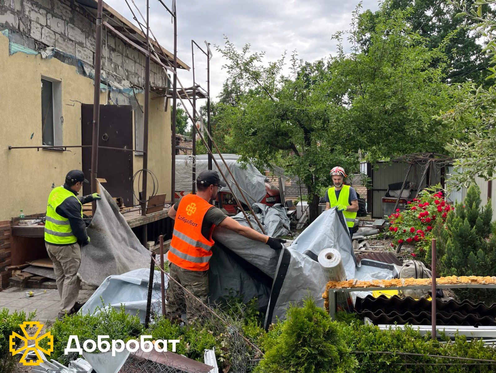 Спрямували допомогу на південь України та продовжили відбудову об’єктів соціальної інфраструктури та домівок постраждалих: звітуємо про тиждень в «Добробаті»