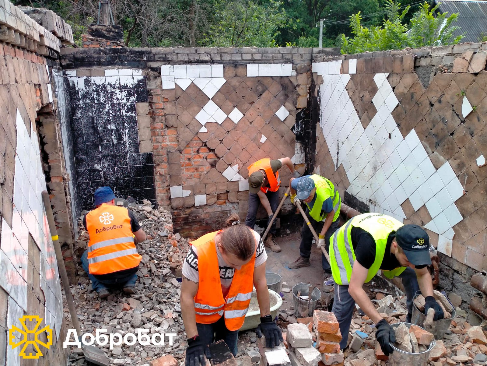 Спрямували допомогу на південь України та продовжили відбудову об’єктів соціальної інфраструктури та домівок постраждалих: звітуємо про тиждень в «Добробаті»