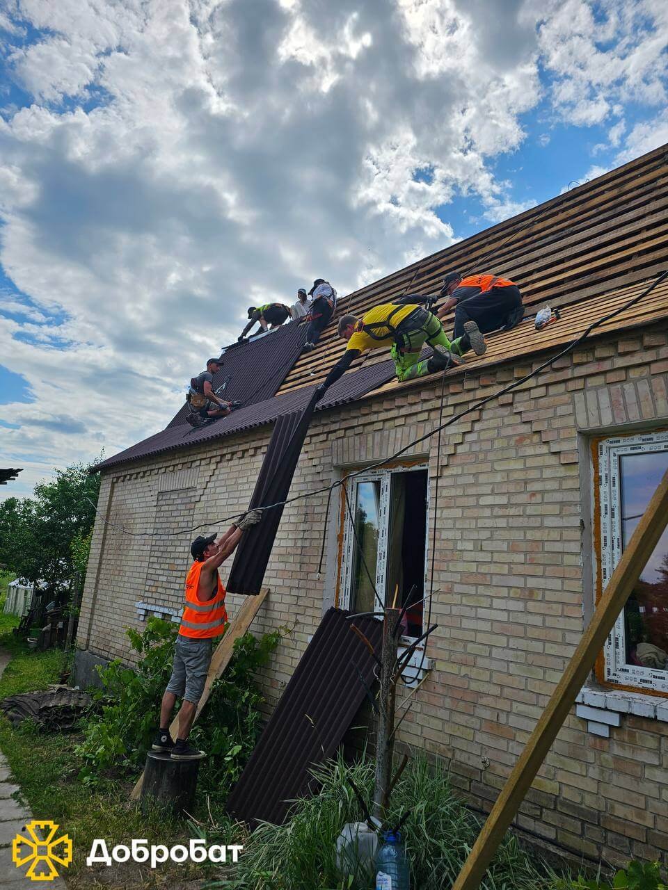 Сила духу та відданість спільній справі: понад 180 волонтерів «Добробату» долучилися до відбудови та допомоги постраждалим минулого тижня