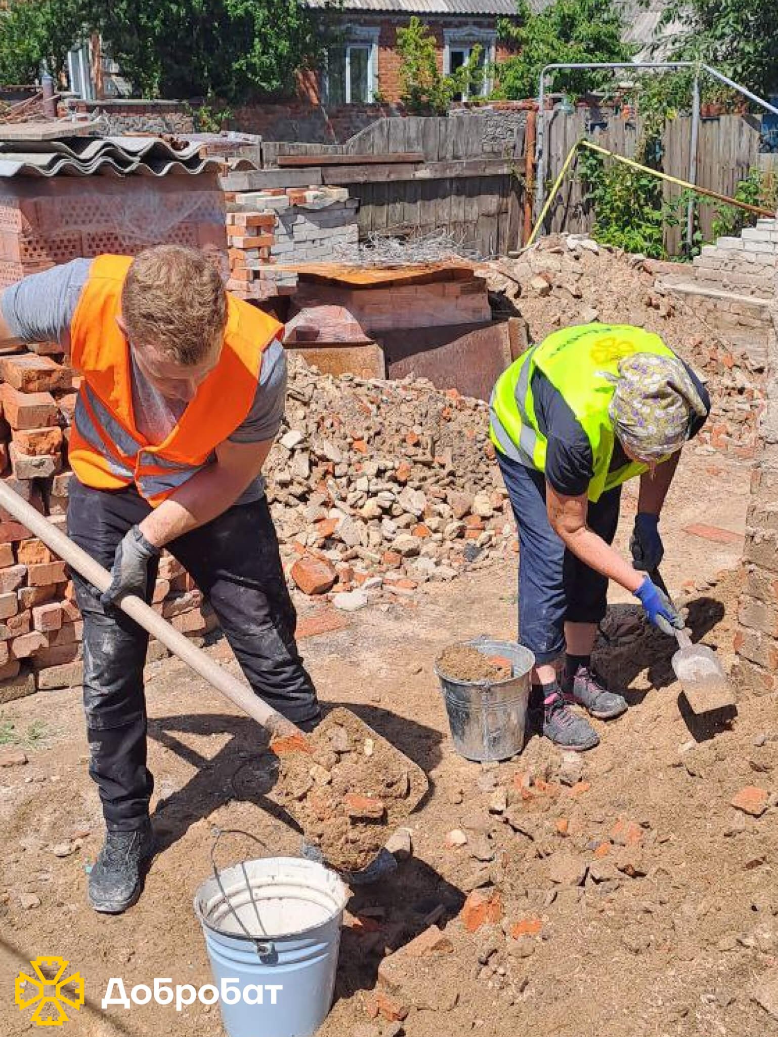 Близько 170 добровольців долучилися до нагальної відбудови країни: «Добробат» звітує про зроблене за тиждень