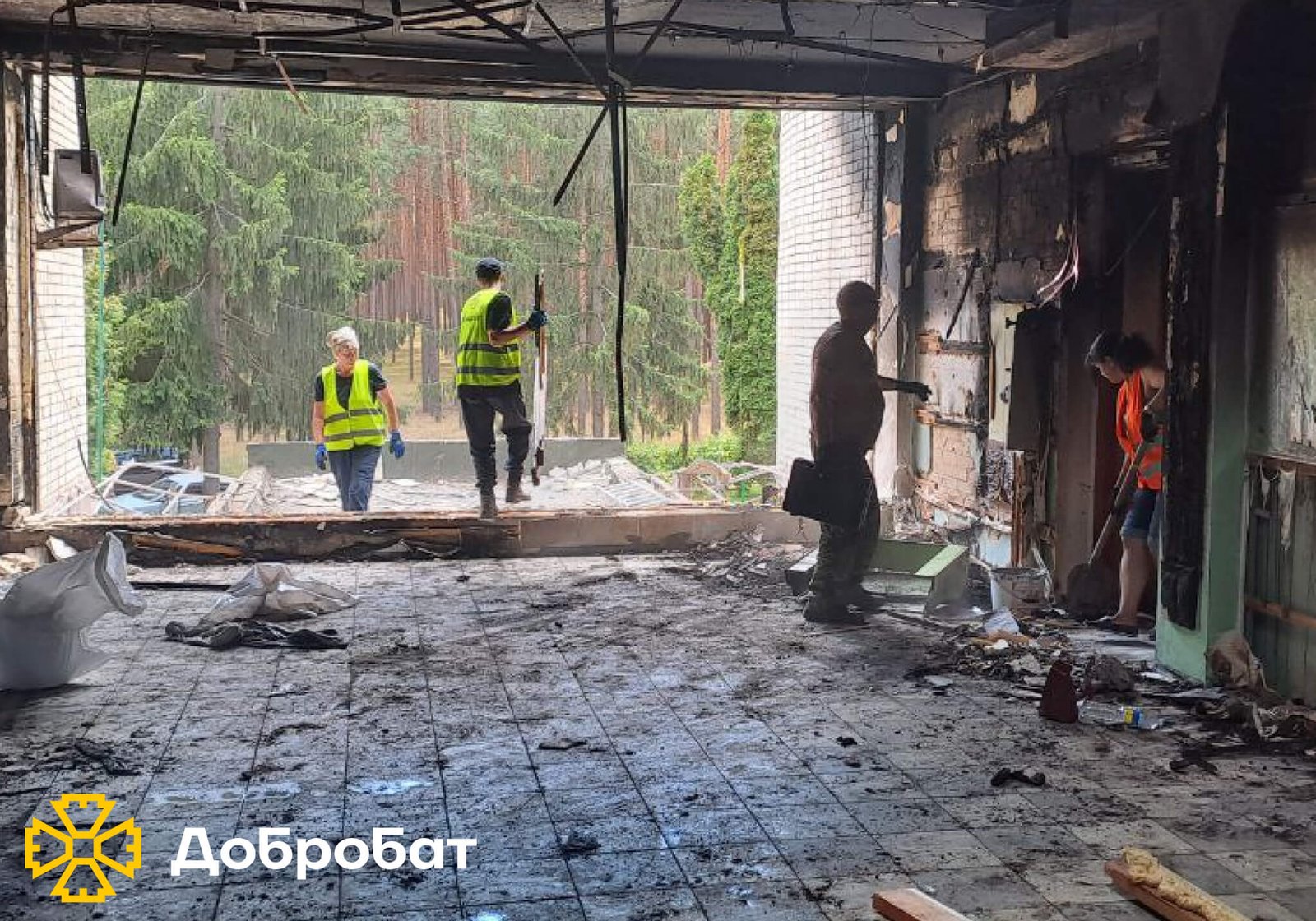 Близько 170 добровольців долучилися до нагальної відбудови країни: «Добробат» звітує про зроблене за тиждень