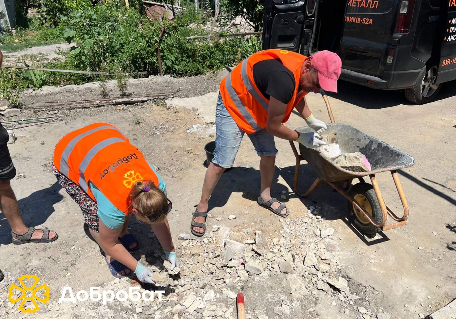 Потужна волонтерська команда та взаємодопомога рухають зміни в країні: звітуємо про тиждень відбудови