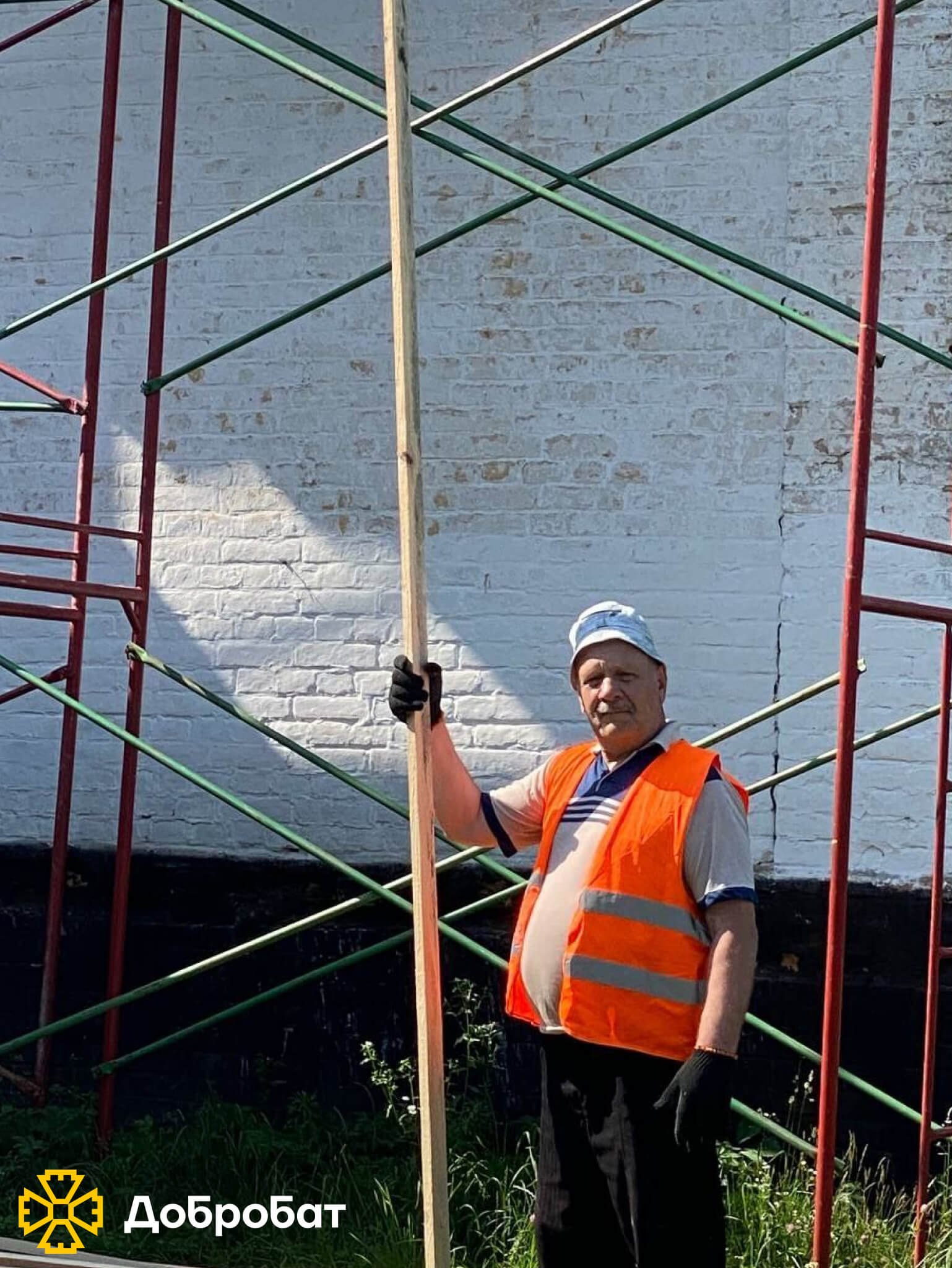 Зводили фундамент і стіни, монтували вікна та ладнали покрівлі: про тиждень відбудови у новому звіті  «Добробату»