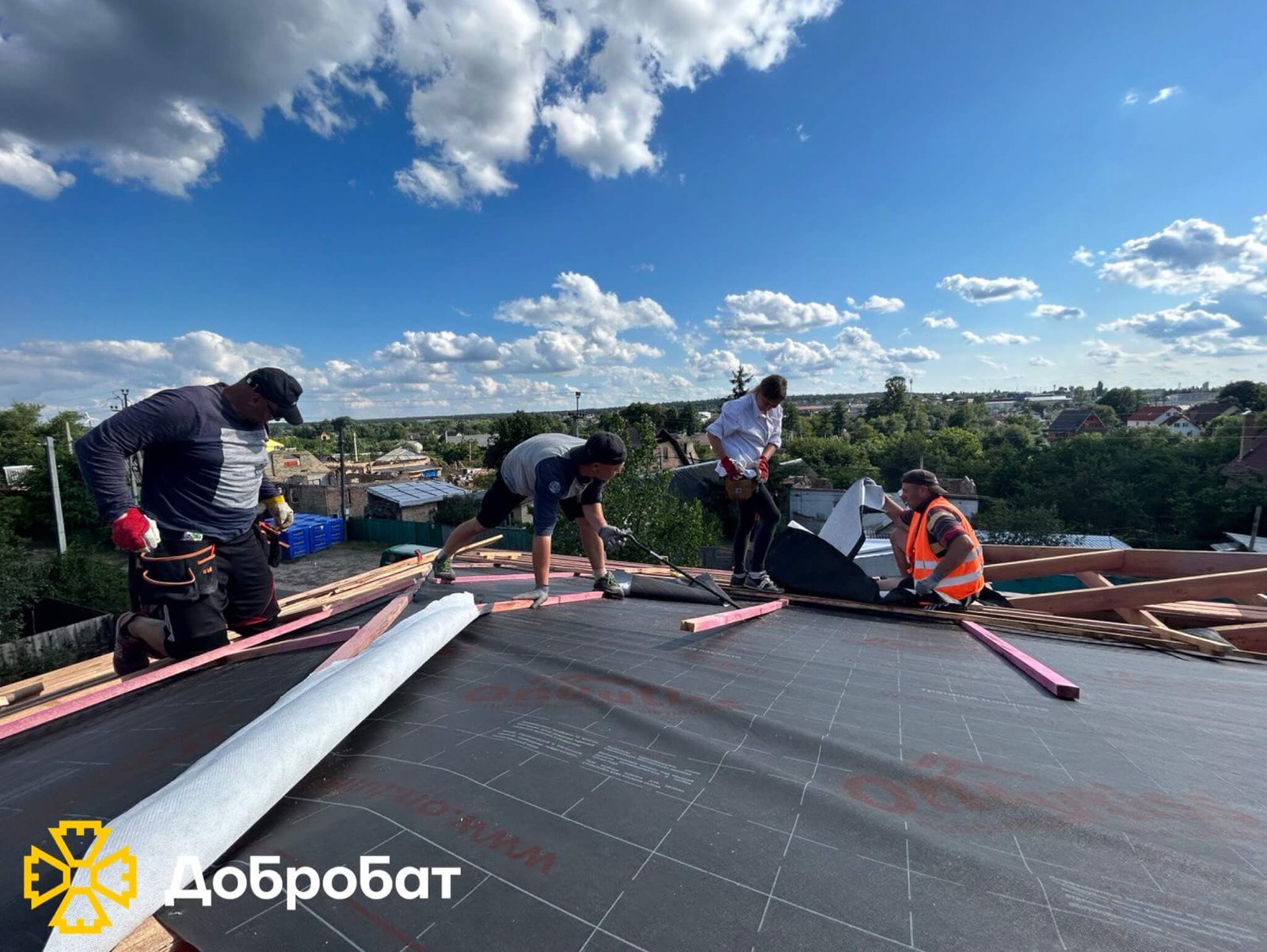 Близько 170 добровольців долучилися до нагальної відбудови країни: «Добробат» звітує про зроблене за тиждень