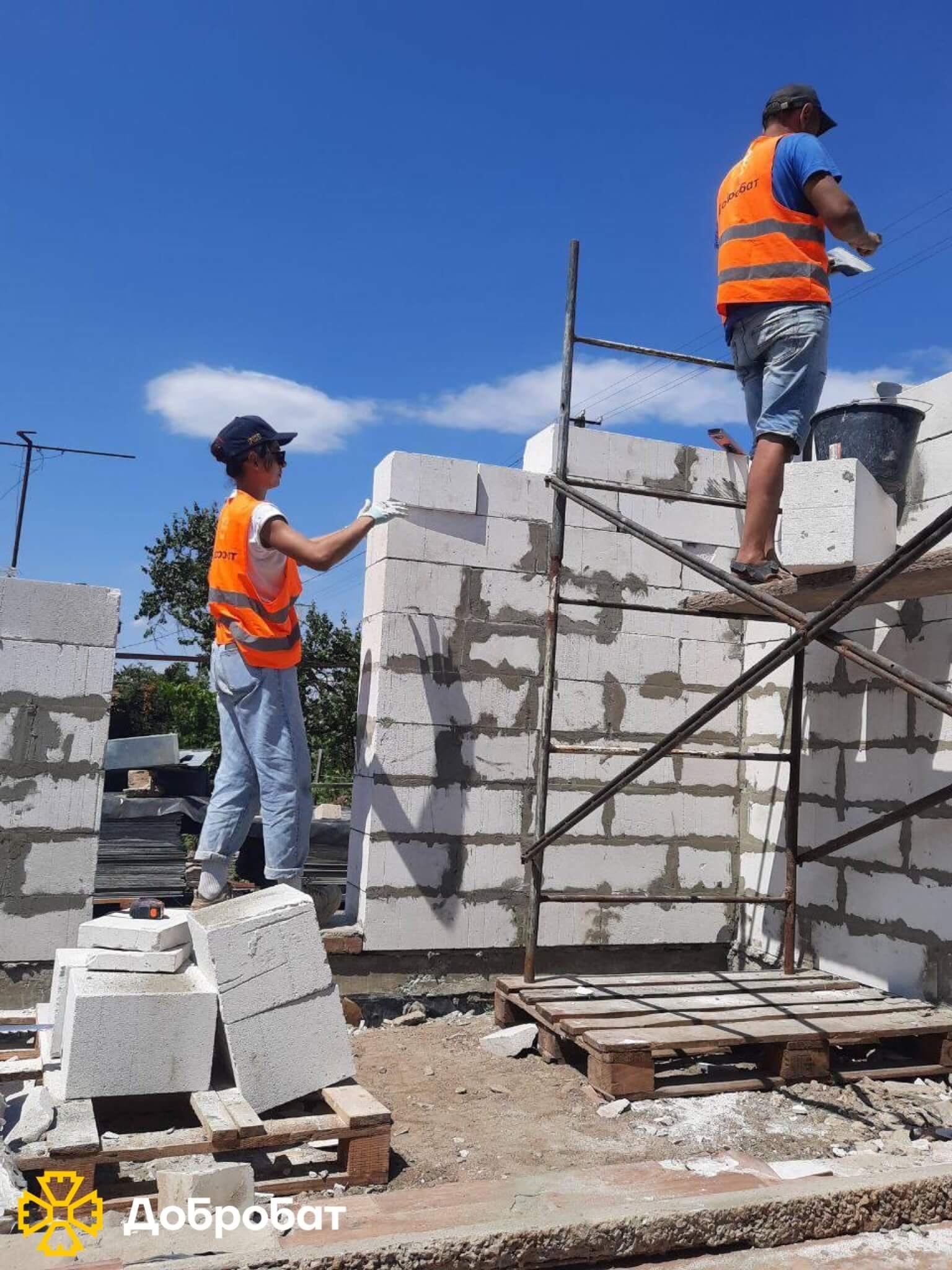 Близько 170 добровольців долучилися до нагальної відбудови країни: «Добробат» звітує про зроблене за тиждень