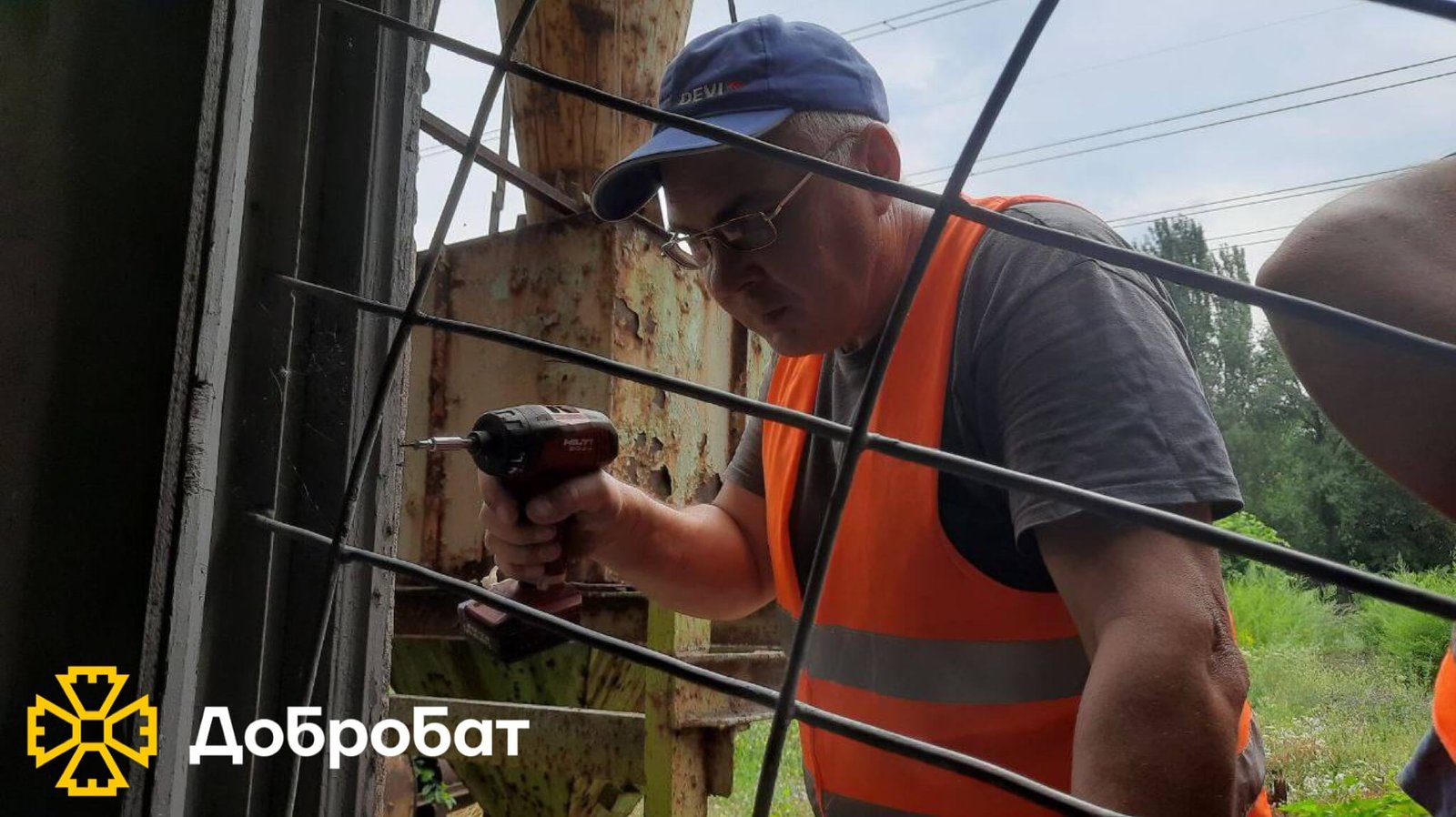 Близько 170 добровольців долучилися до нагальної відбудови країни: «Добробат» звітує про зроблене за тиждень