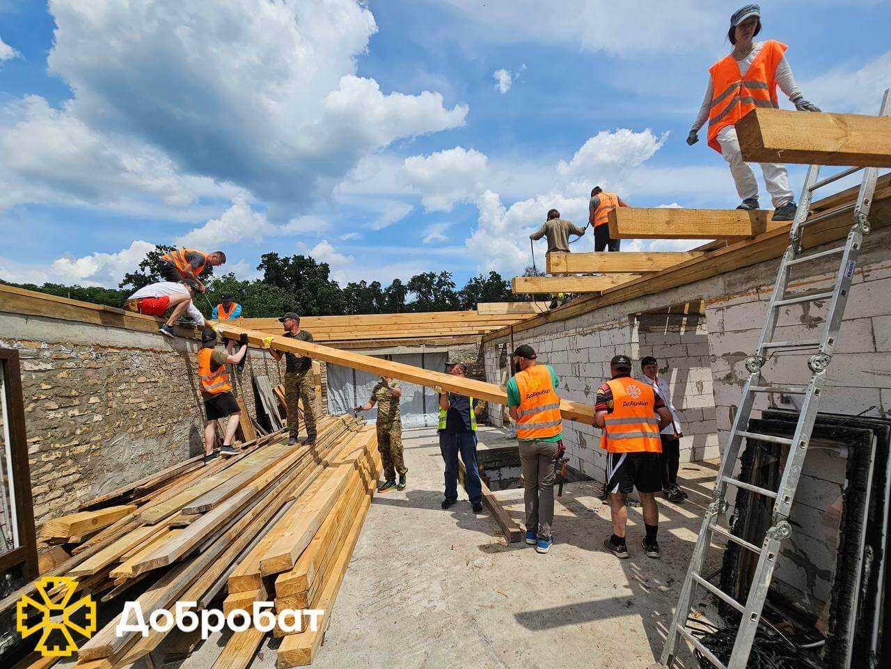 Потужна волонтерська команда та взаємодопомога рухають зміни в країні: звітуємо про тиждень відбудови