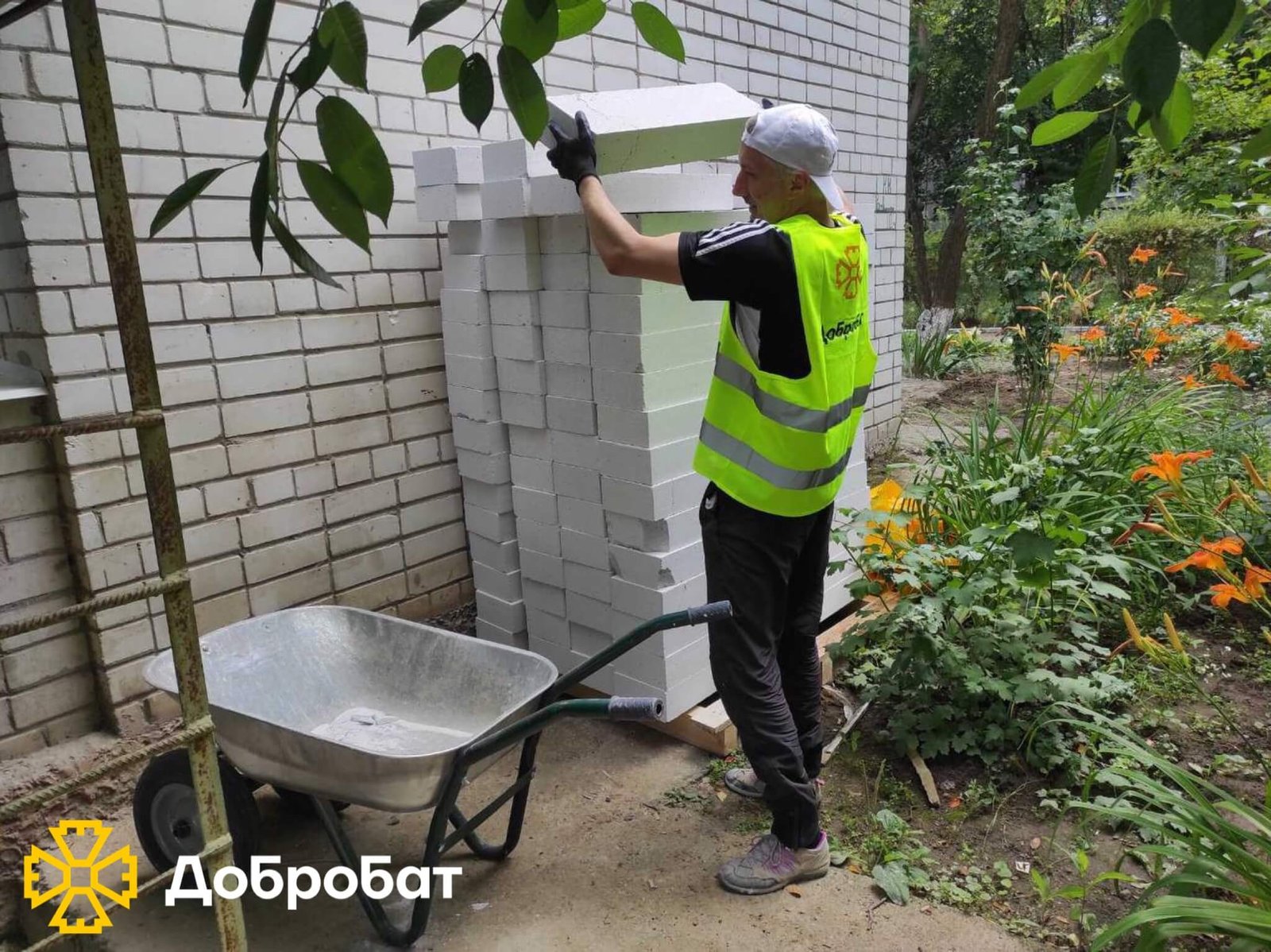 Потужна волонтерська команда та взаємодопомога рухають зміни в країні: звітуємо про тиждень відбудови