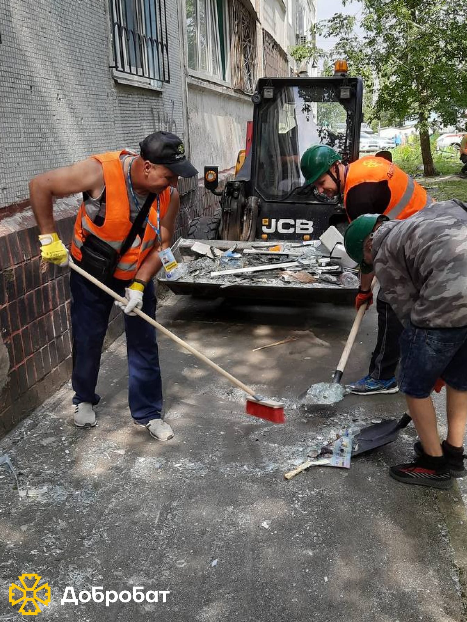 Об’єднуємо зусилля: близько 130 добровольців долучилися до відбудови семи регіонів країни минулого тижня