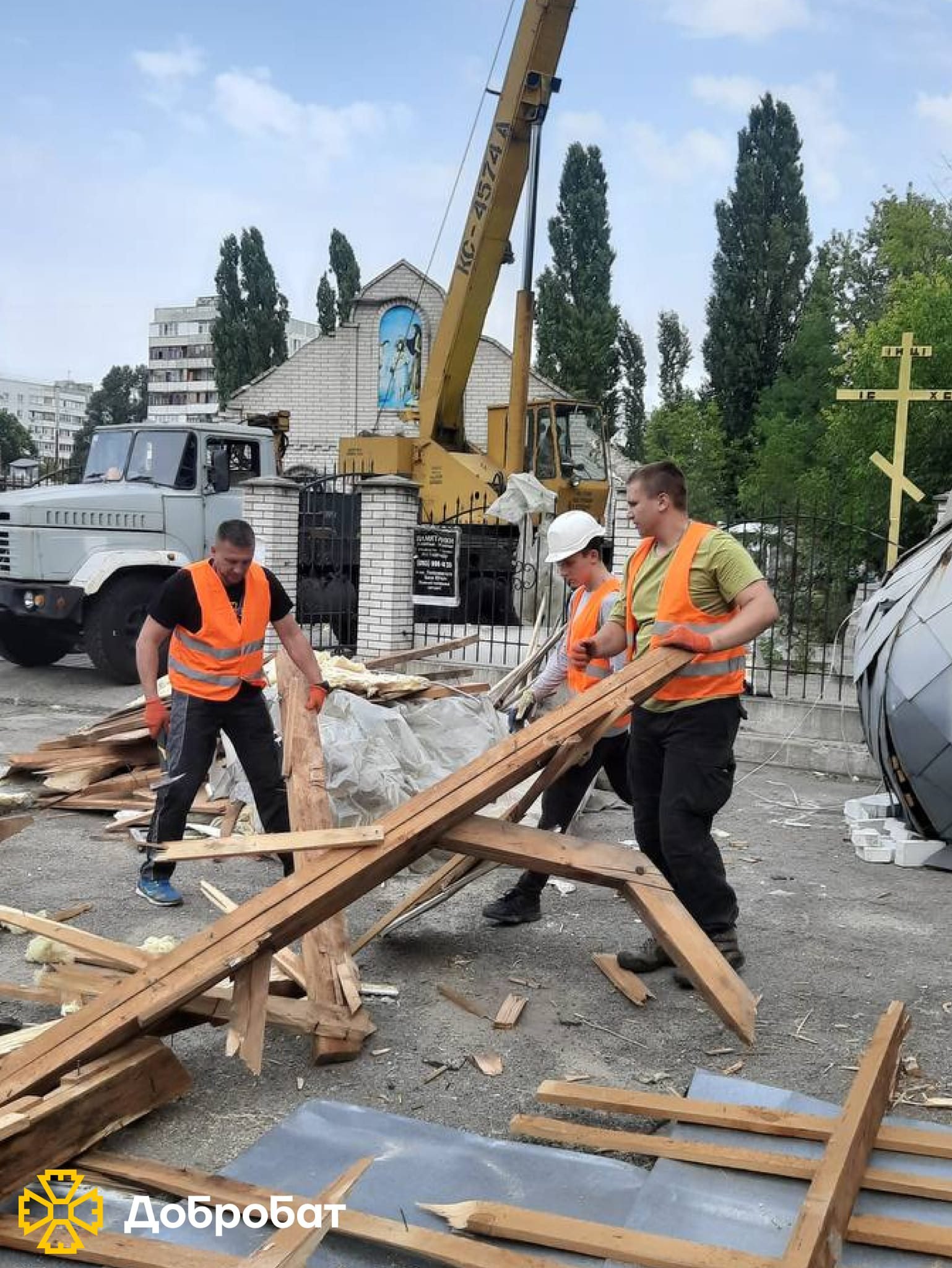 Об’єднуємо зусилля: близько 130 добровольців долучилися до відбудови семи регіонів країни минулого тижня