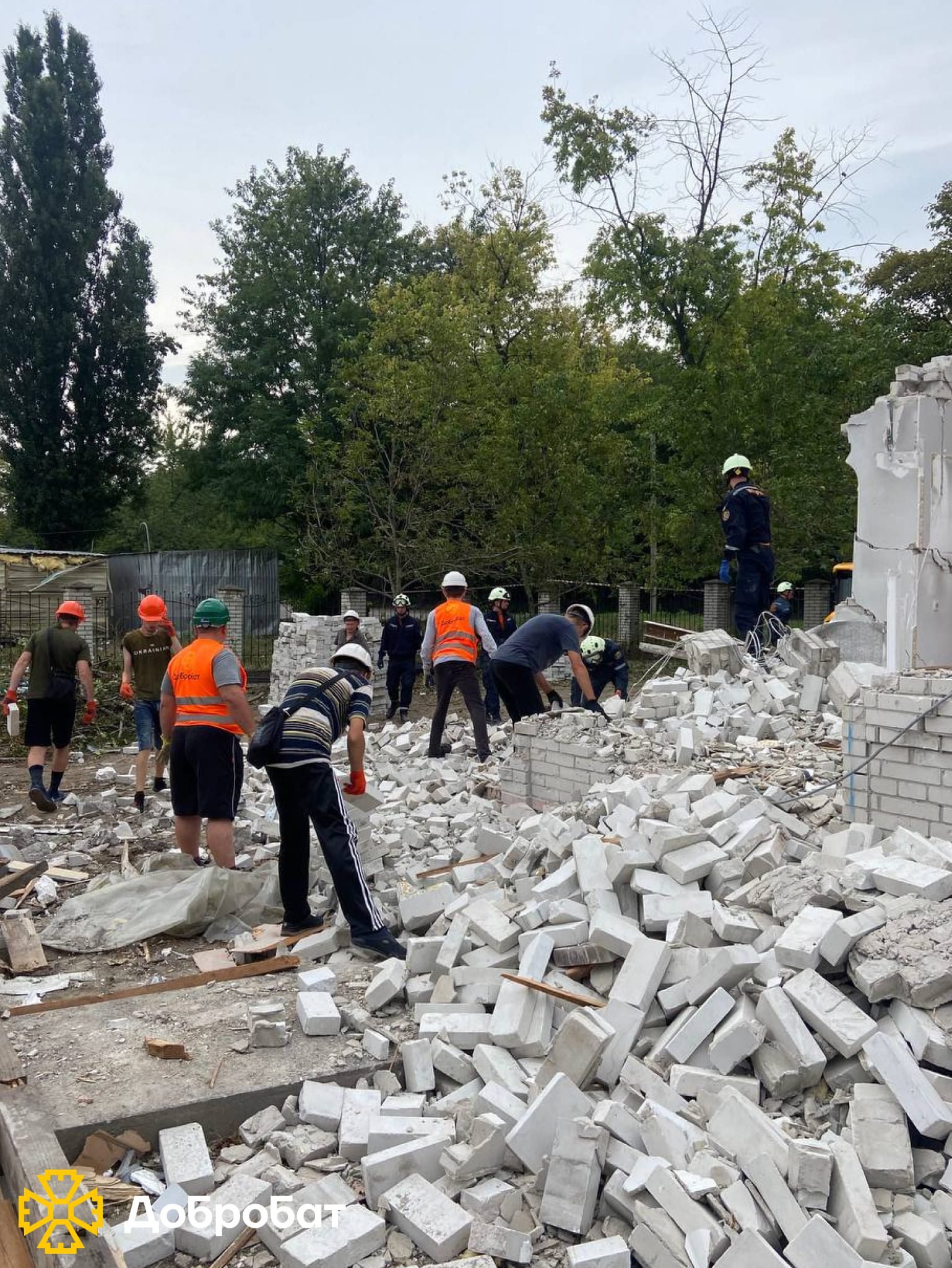 Об’єднуємо зусилля: близько 130 добровольців долучилися до відбудови семи регіонів країни минулого тижня