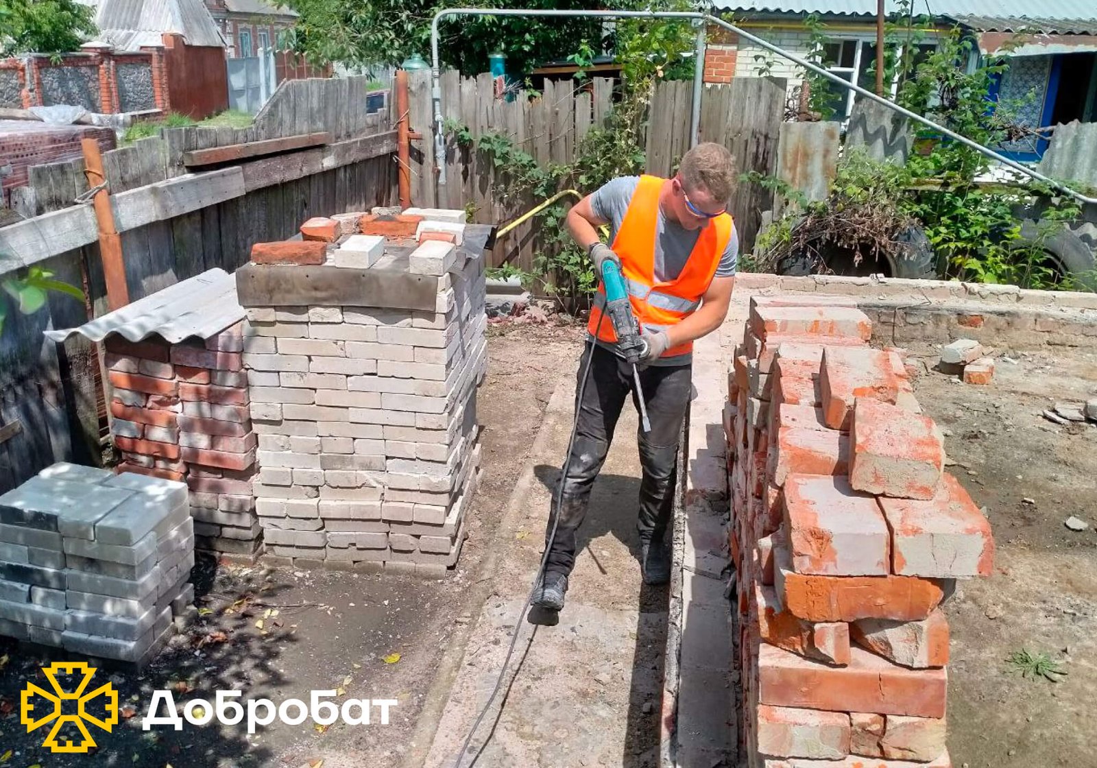 Провели Міжнародний форум RE:UKRAINE, обговорили стратегії відбудови та продовжили нагальне відновлення країни: «Добробат» звітує про тиждень, що минув