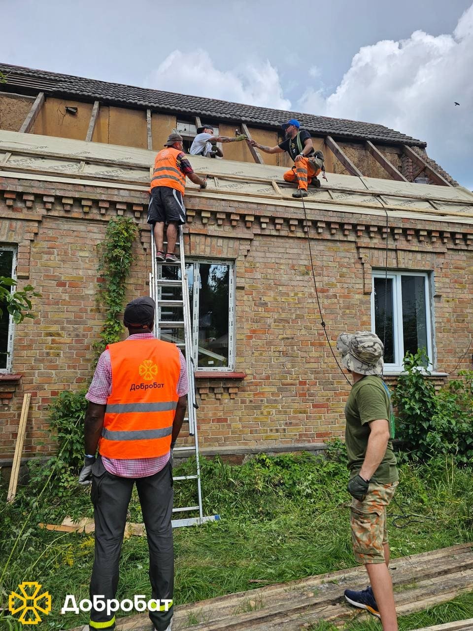 Об’єднуємо зусилля: близько 130 добровольців долучилися до відбудови семи регіонів країни минулого тижня
