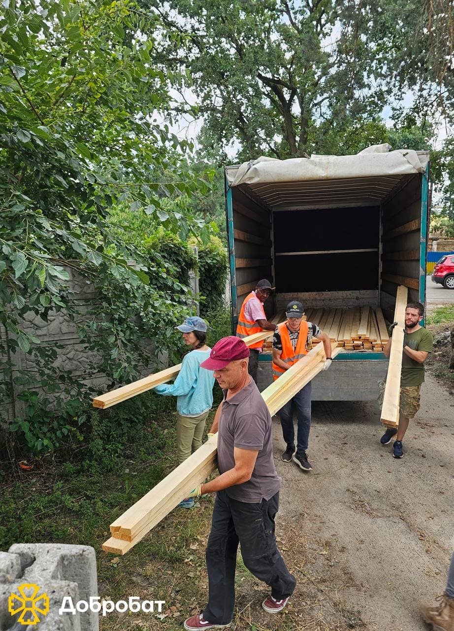 Об’єднуємо зусилля: близько 130 добровольців долучилися до відбудови семи регіонів країни минулого тижня