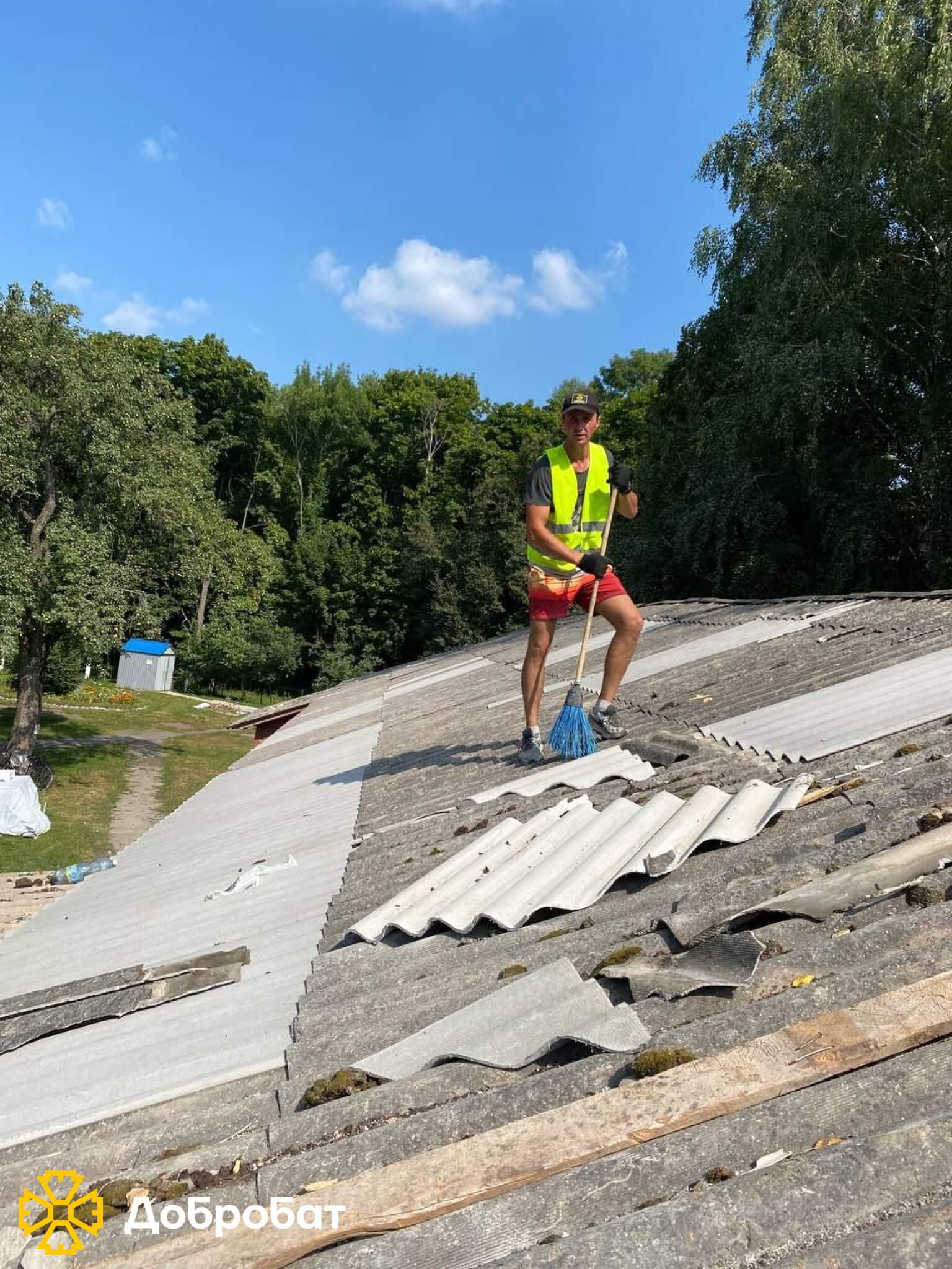 Близько 150 волонтерів впроваджували нагальну відбудову в шести регіонах країни: звітуємо про тиждень в «Добробаті»