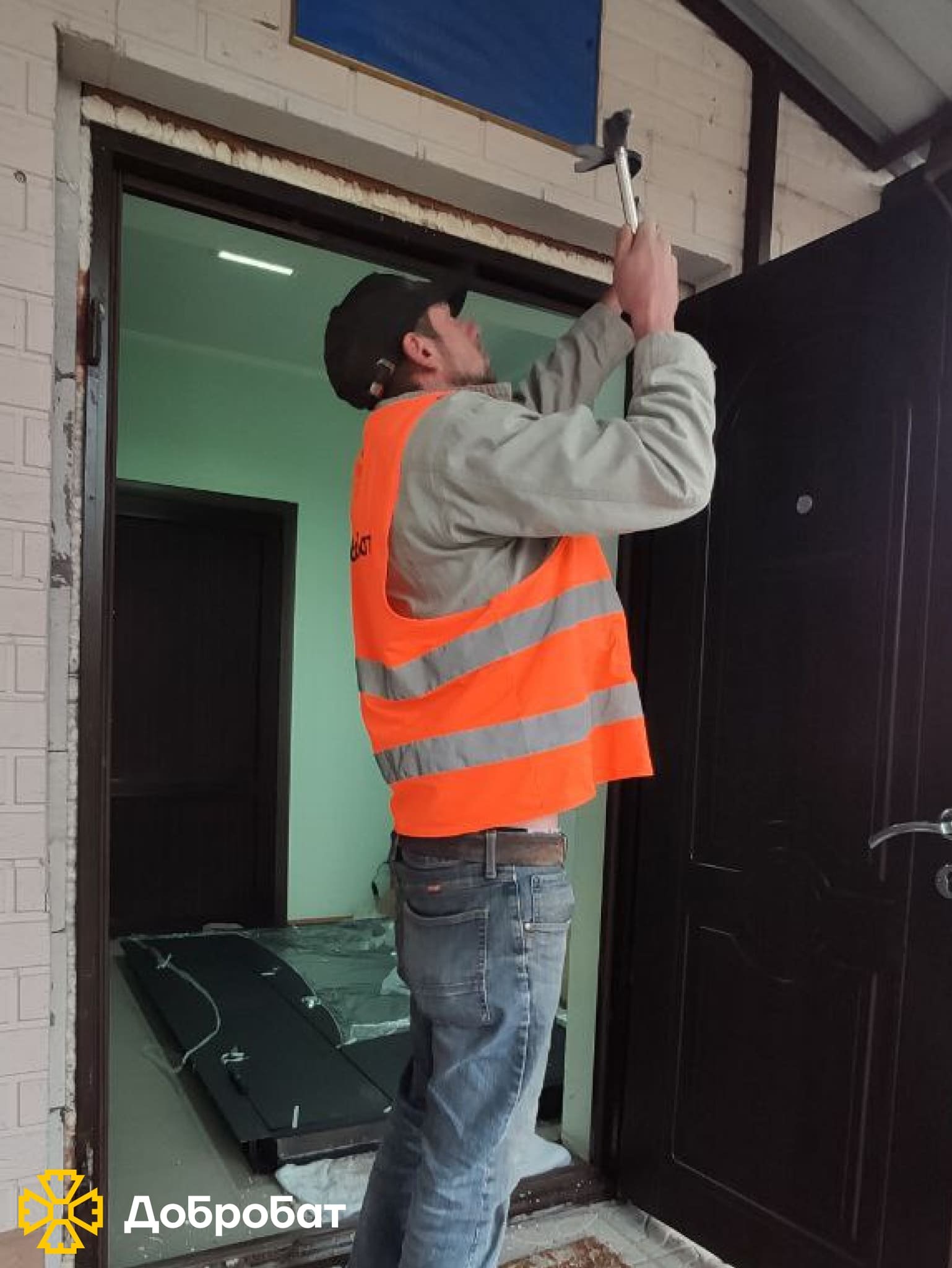 Близько 230 волонтерів «Добробату» допомагали з нагальною відбудовою у шести регіонах країни: звітуємо, про тиждень, що минув