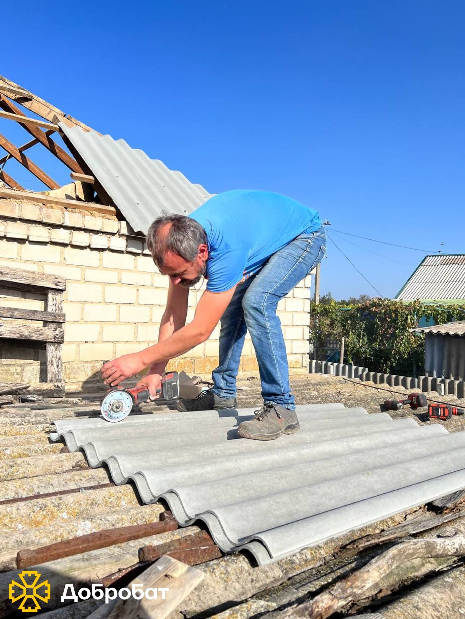 Близько 230 волонтерів «Добробату» допомагали з нагальною відбудовою у шести регіонах країни: звітуємо, про тиждень, що минув