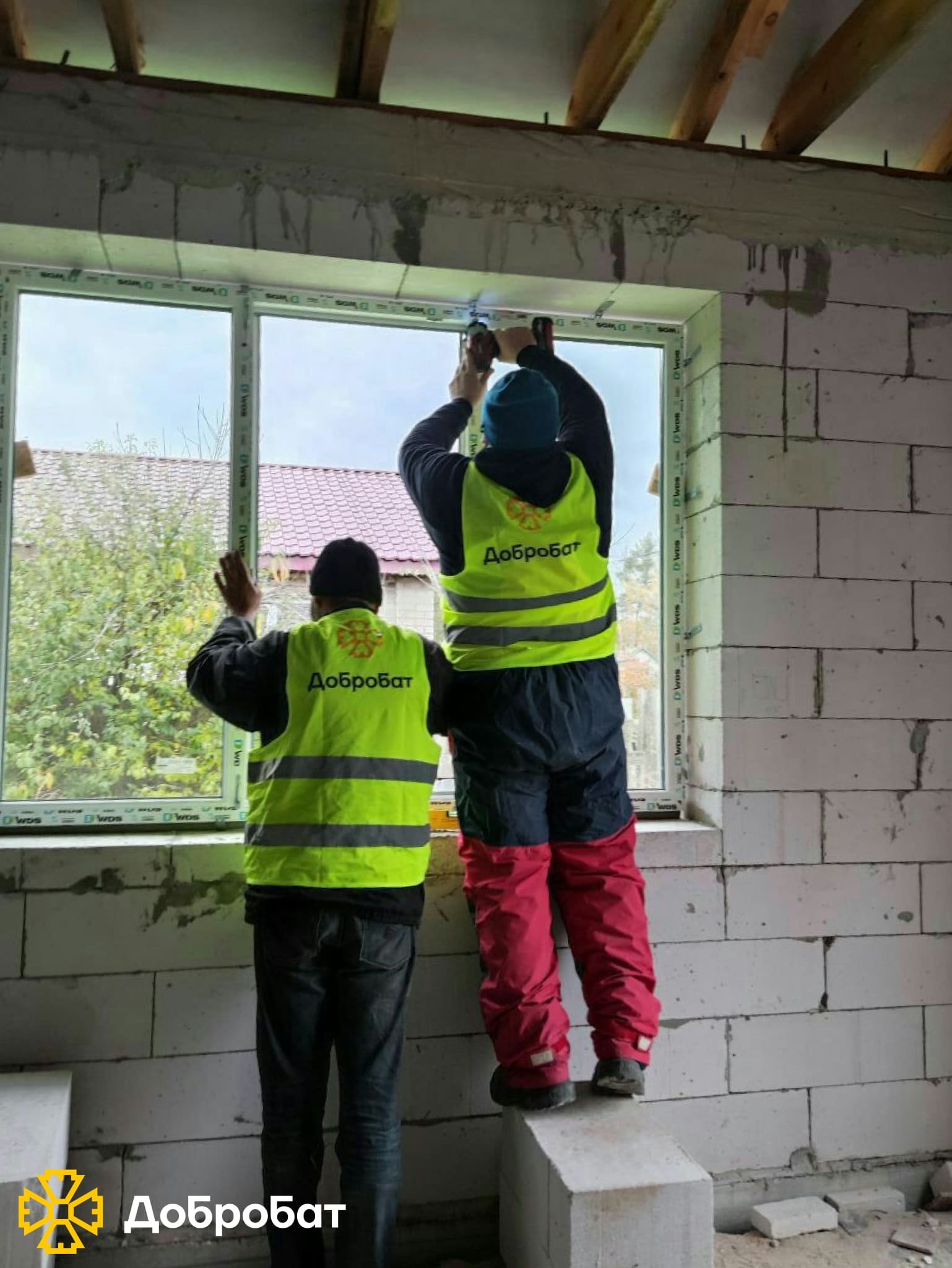 Близько 230 волонтерів «Добробату» допомагали з нагальною відбудовою у шести регіонах країни: звітуємо, про тиждень, що минув