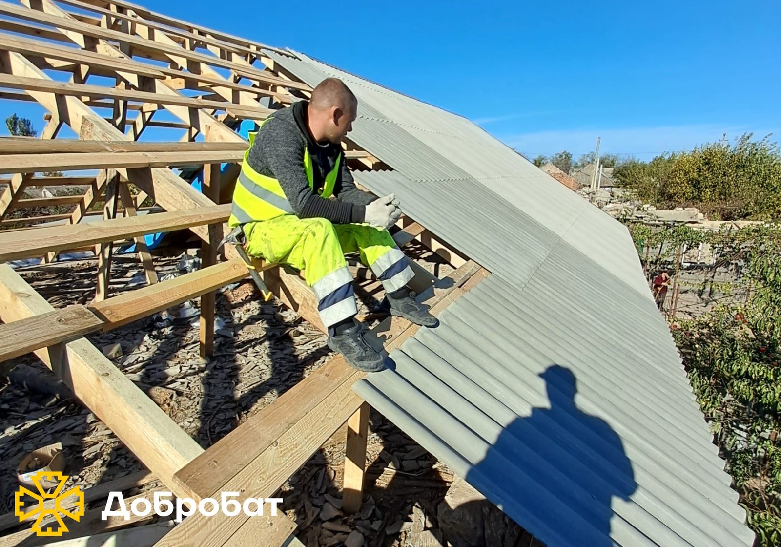 Близько 230 волонтерів «Добробату» допомагали з нагальною відбудовою у шести регіонах країни: звітуємо, про тиждень, що минув