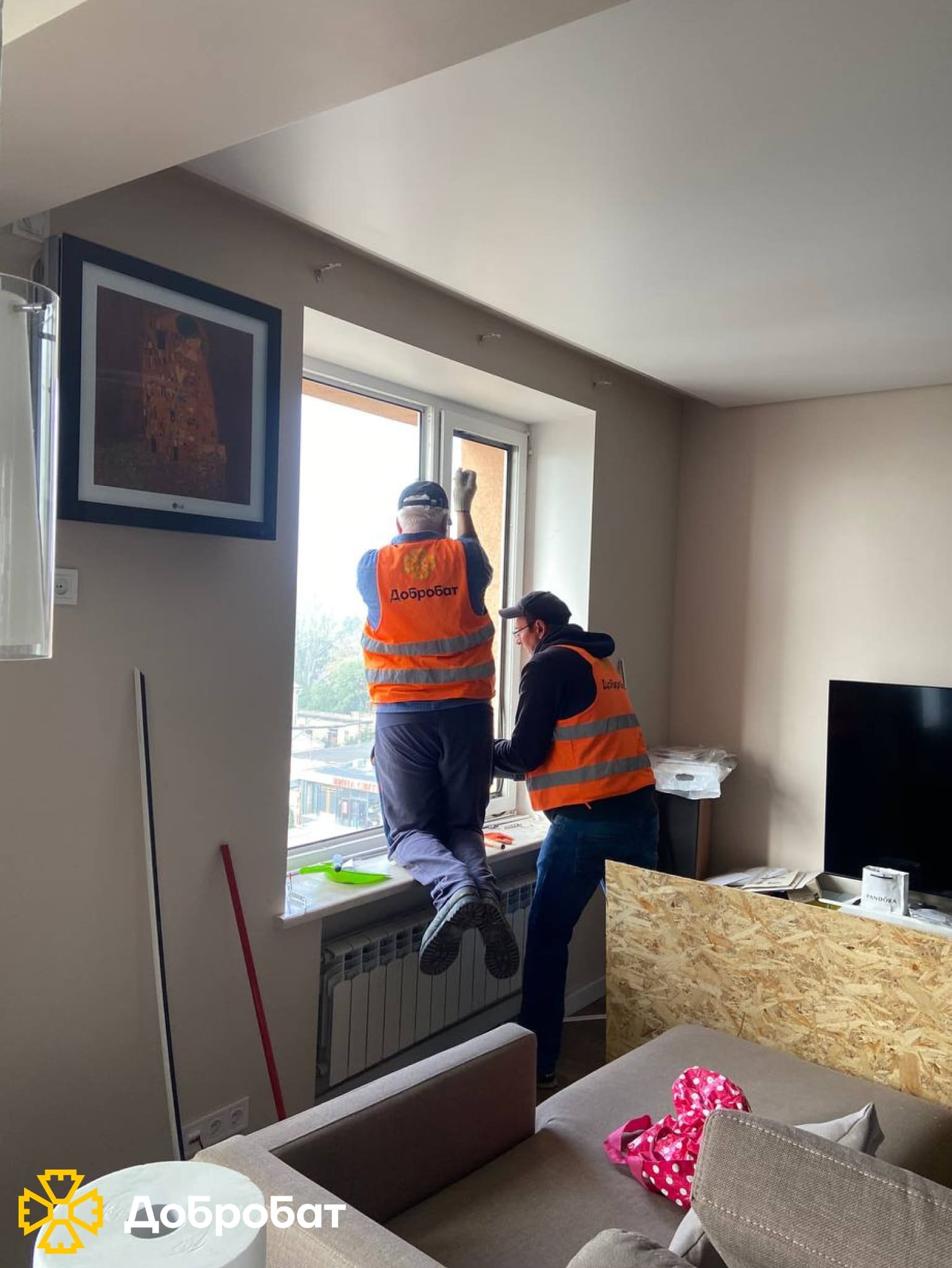 Близько 230 волонтерів «Добробату» допомагали з нагальною відбудовою у шести регіонах країни: звітуємо, про тиждень, що минув