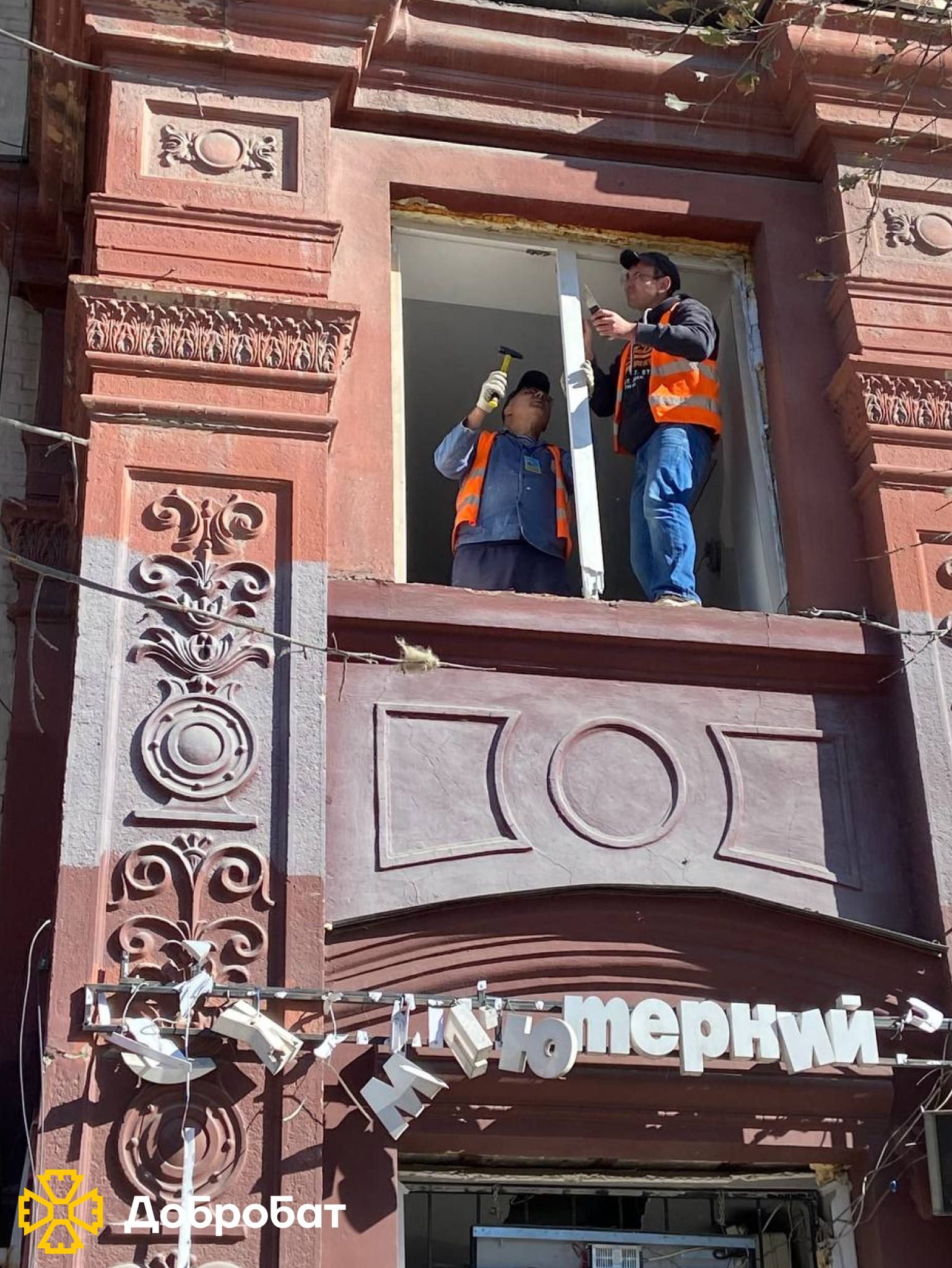 Близько 230 волонтерів «Добробату» допомагали з нагальною відбудовою у шести регіонах країни: звітуємо, про тиждень, що минув