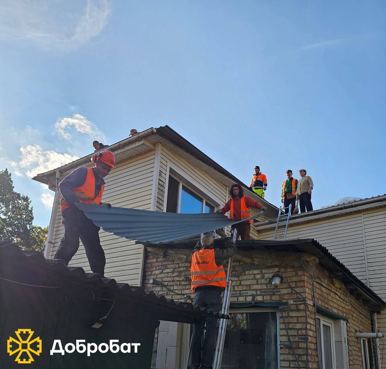 Близько 230 волонтерів «Добробату» допомагали з нагальною відбудовою у шести регіонах країни: звітуємо, про тиждень, що минув