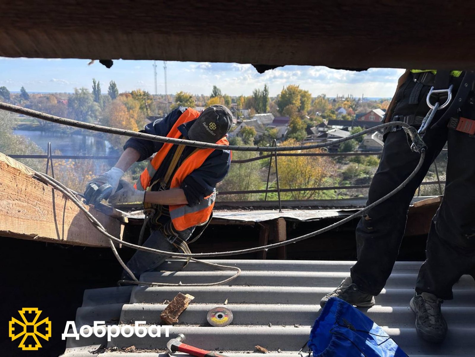 Близько 230 волонтерів «Добробату» допомагали з нагальною відбудовою у шести регіонах країни: звітуємо, про тиждень, що минув