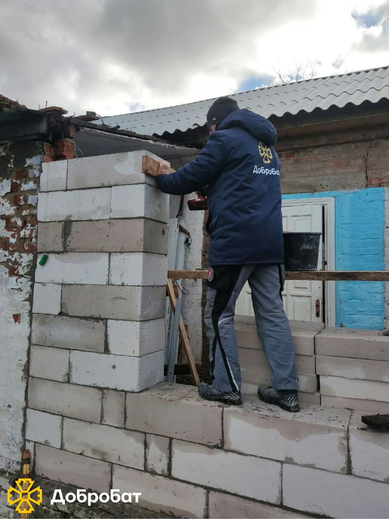 Готуємо домівки та об’єкти соціальної інфраструктури до зими: «Добробат» звітує про тиждень відбудови