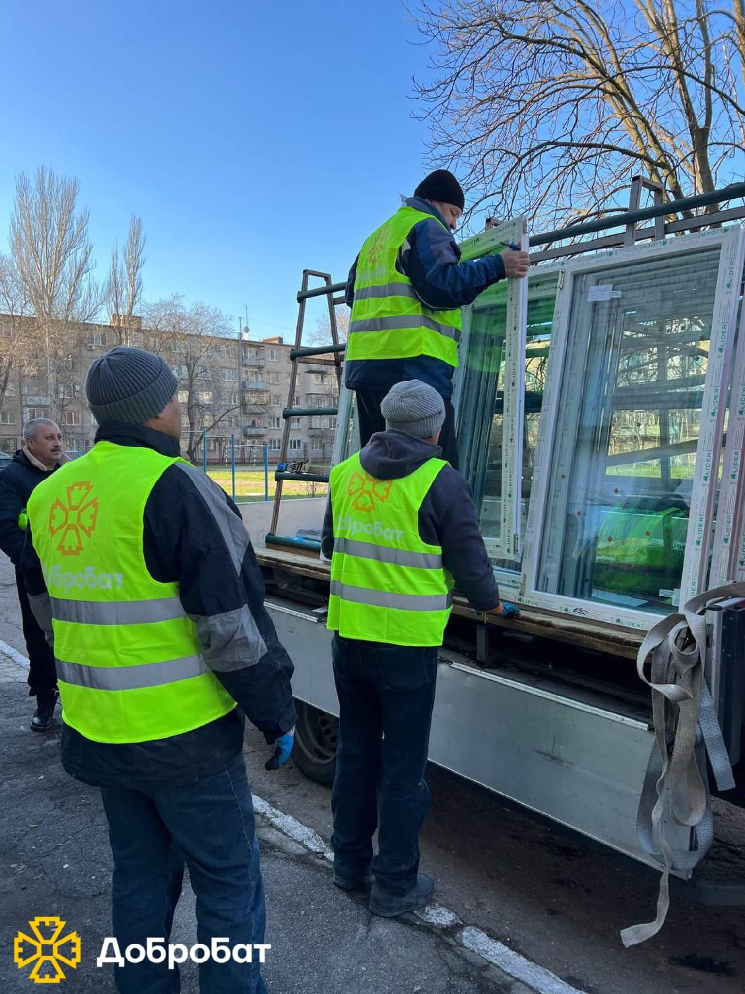 Вітаємо з Днем волонтера та звітуємо про тиждень відбудови, що минув