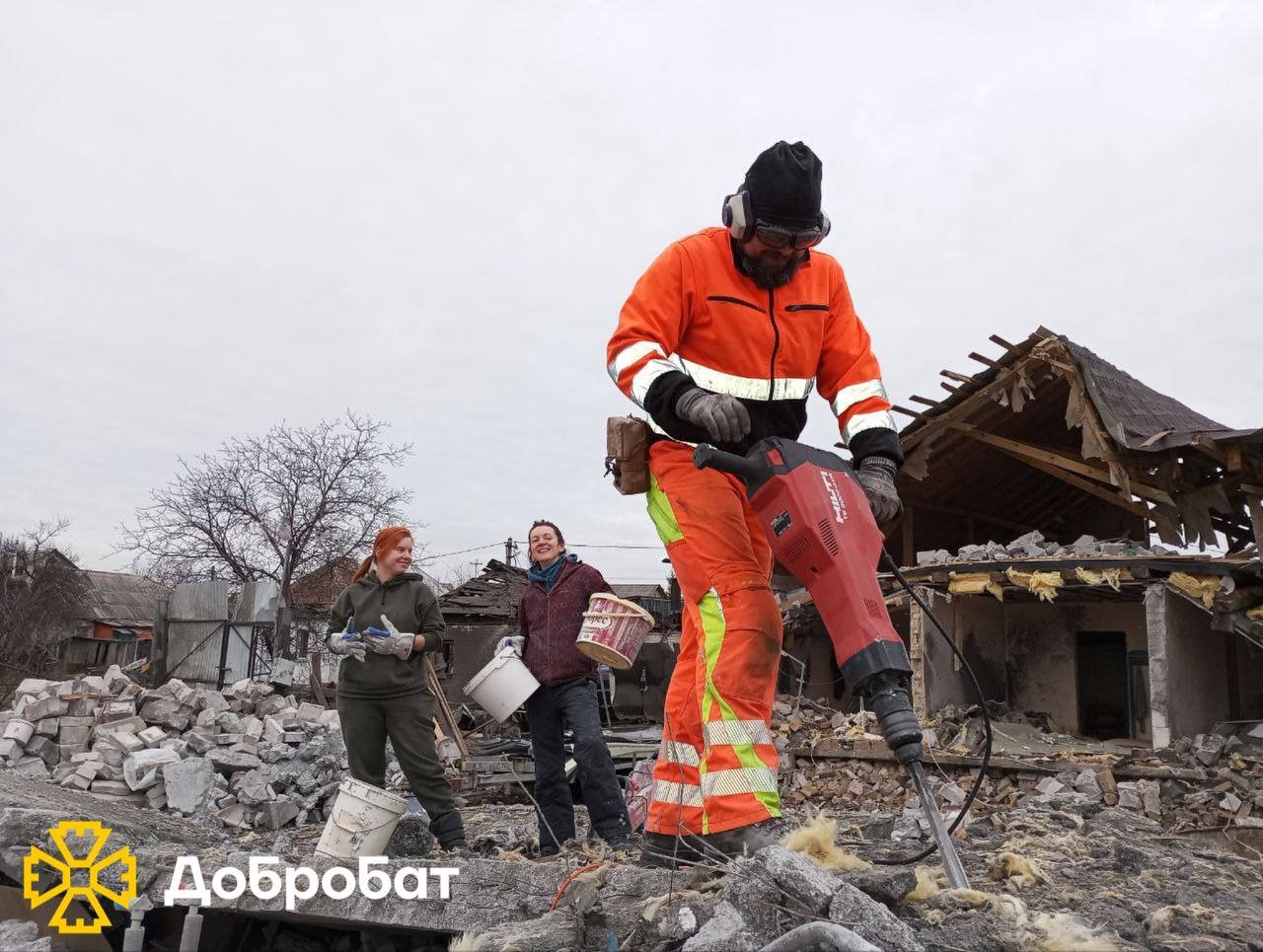 Ліквідовували наслідки руйнувань та розчищали завали: «Добробат» про допомогу у період новорічний свят