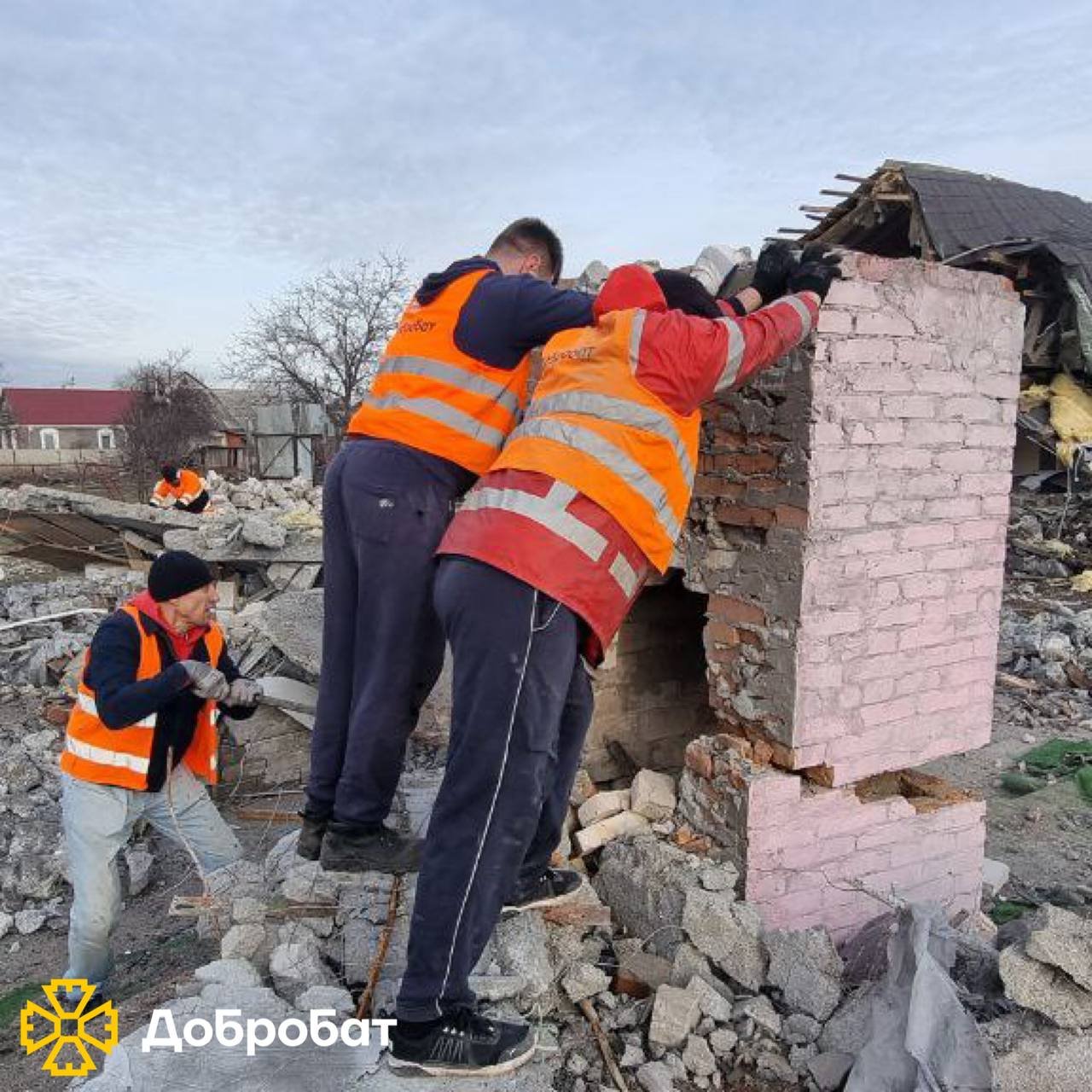 Ліквідовували наслідки руйнувань та розчищали завали: «Добробат» про допомогу у період новорічний свят