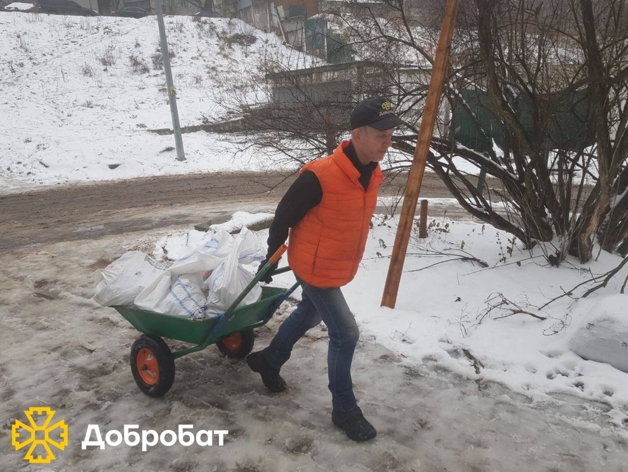 Ліквідовували наслідки руйнувань та розчищали завали: «Добробат» про допомогу у період новорічний свят