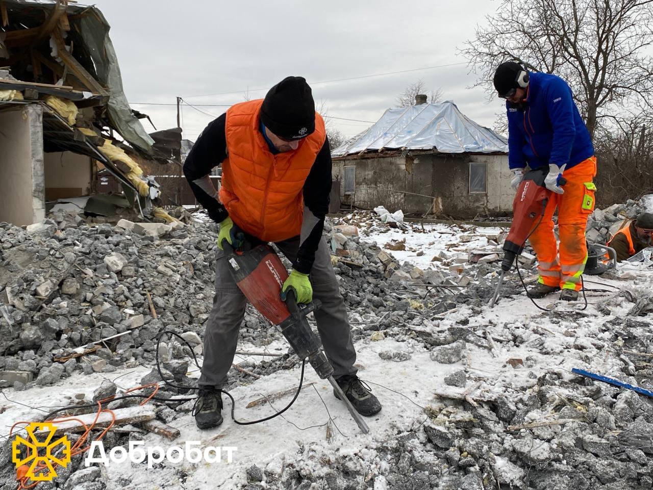Ліквідовували наслідки руйнувань та розчищали завали: «Добробат» про допомогу у період новорічний свят