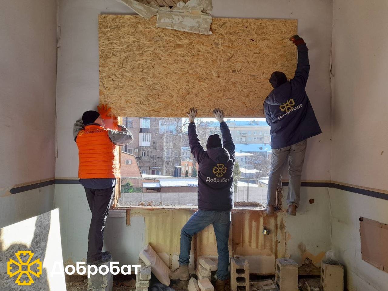 Допомагали в дитячому будинку-інтернаті та відновлювали пошкоджені домівки: звітуємо про зроблене за тиждень волонтерами «Добробату»
