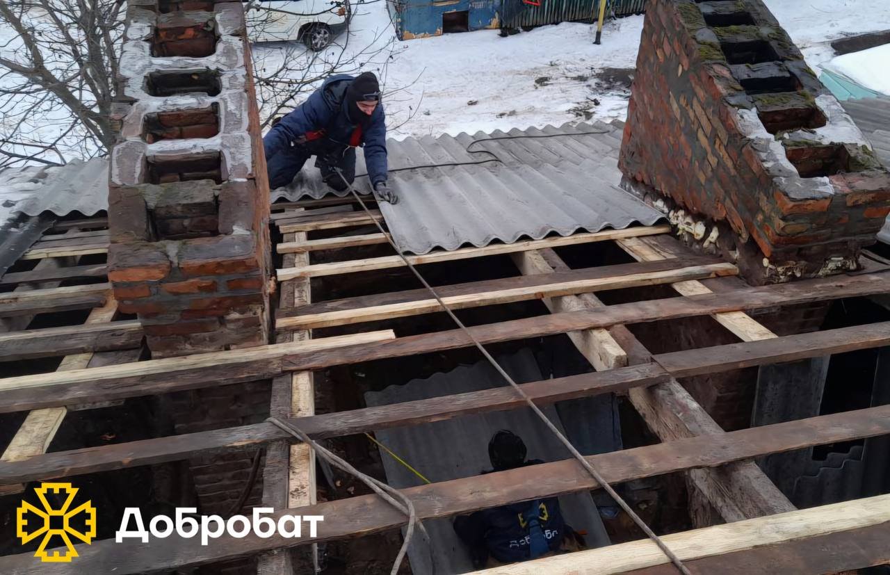 Допомагали в дитячому будинку-інтернаті та відновлювали пошкоджені домівки: звітуємо про зроблене за тиждень волонтерами «Добробату»