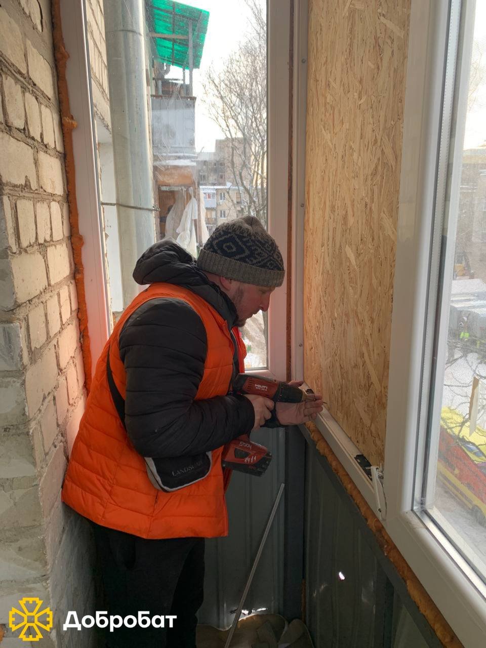 Повернулися до відновлення Хортицької академії, ремонтували покрівлі та боролися з наслідками руйнувань: про тиждень у «Добробаті»