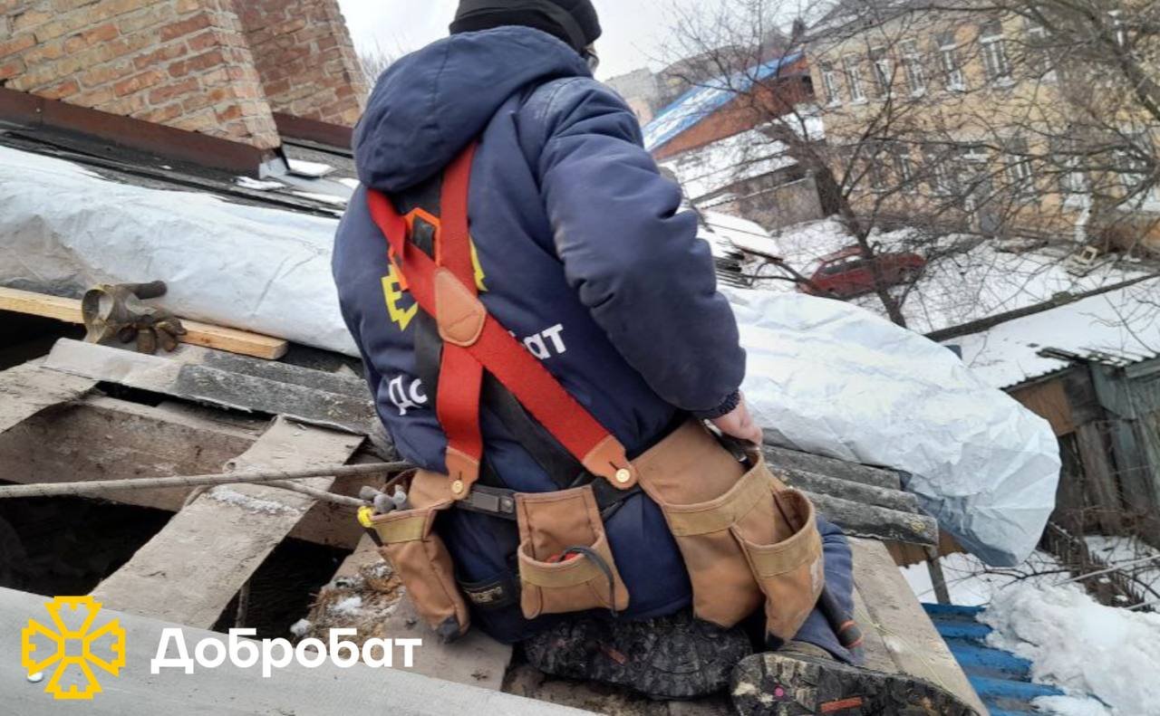 Повернулися до відновлення Хортицької академії, ремонтували покрівлі та боролися з наслідками руйнувань: про тиждень у «Добробаті»