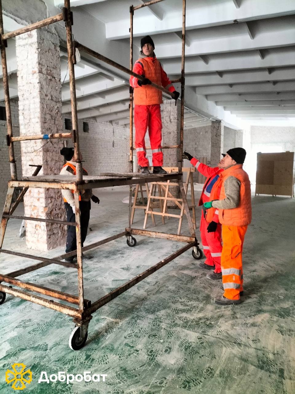 Повернулися до відновлення Хортицької академії, ремонтували покрівлі та боролися з наслідками руйнувань: про тиждень у «Добробаті»