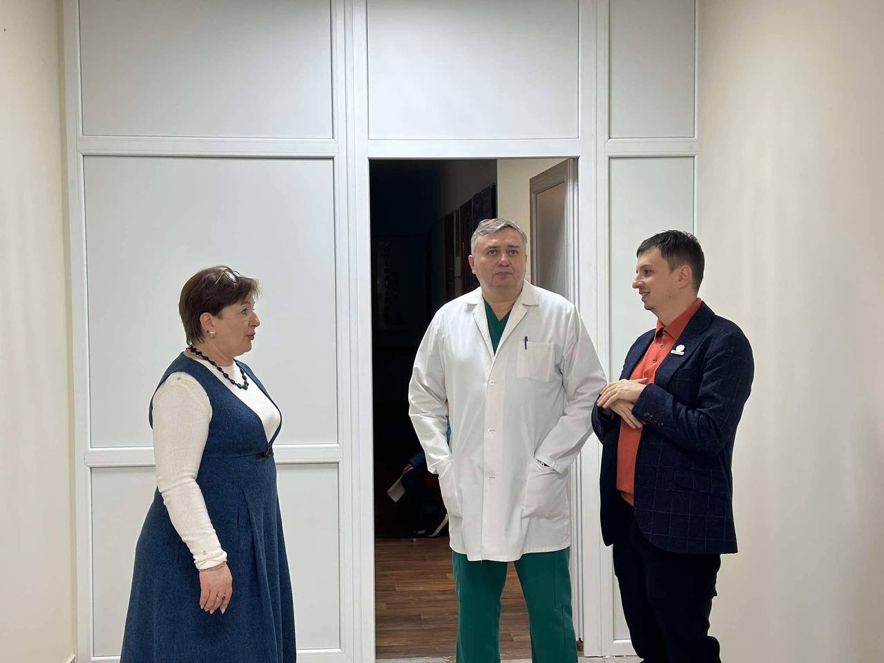 Допомога, яка рятує: Чернігівська ЦРЛ отримала дві нові палати завдяки волонтерам Добробату