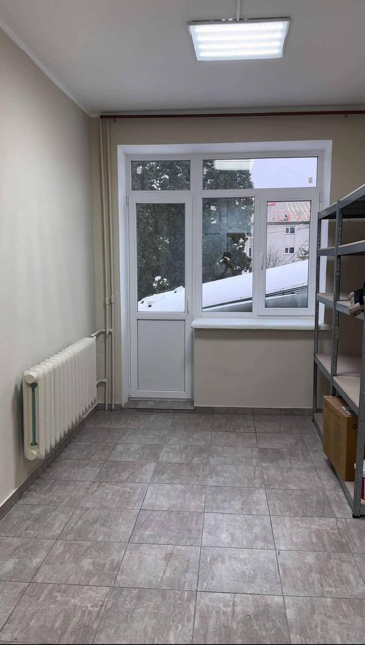 Допомога, яка рятує: Чернігівська ЦРЛ отримала дві нові палати завдяки волонтерам Добробату