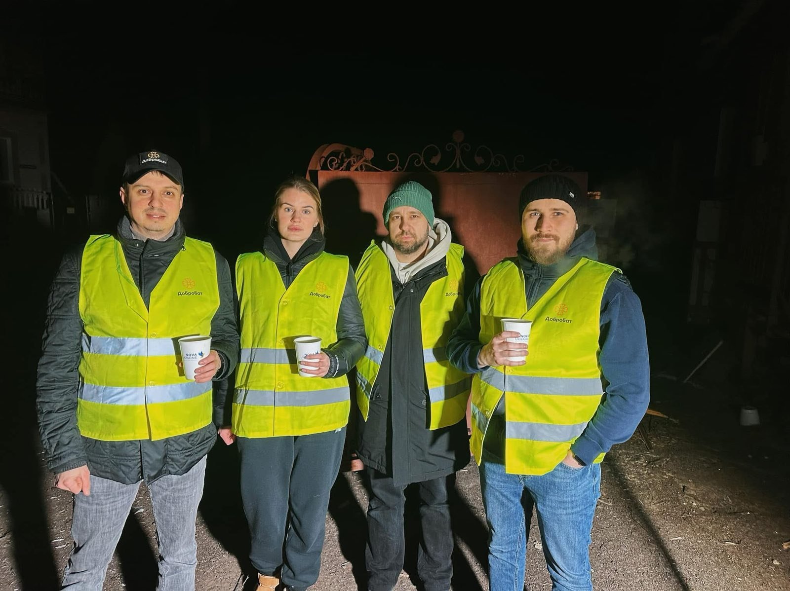 Навіть у новорічно-різдвяні свята ворог продовжив підступні атаки на мирні міста, селища та села України. Волонтери Добробату повсякчас приходили на допомогу: допомагали потерпілим, розбирали завали, лагодили вікна й дахи.