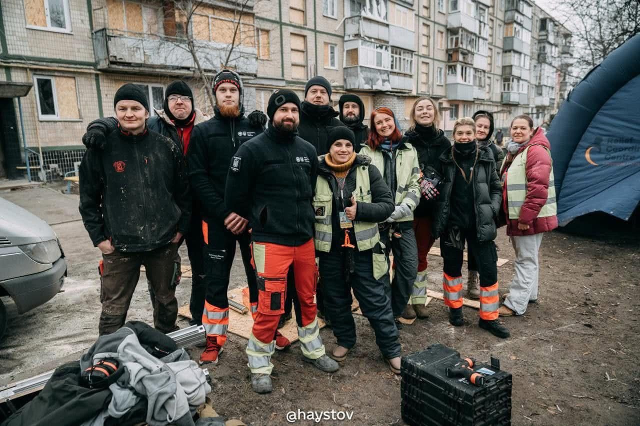 Минулого тижня команди Добробату в різних регіонах країни знову зосередилися на відновленні житлових будинків та об’єктів інфраструктури, пошкоджених внаслідок агресії російських терористів.