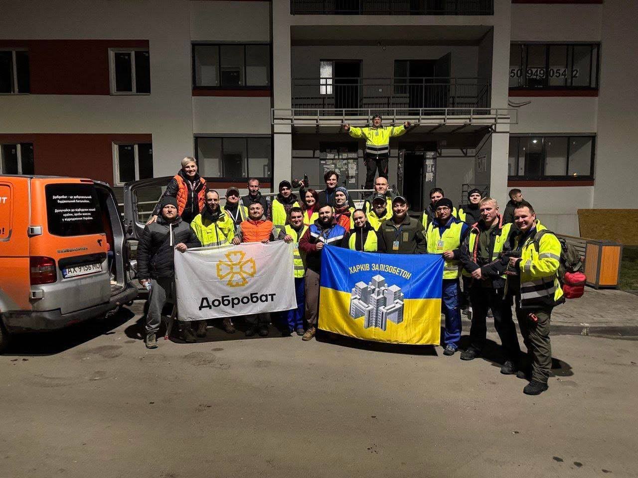 Тиждень за тижнем «Добробат» продовжує свою місію, приносячи реальну користь людям. Попри постійні ворожі атаки, добровольці невтомно працюють, відновлюючи зруйноване та надаючи допомогу людям.