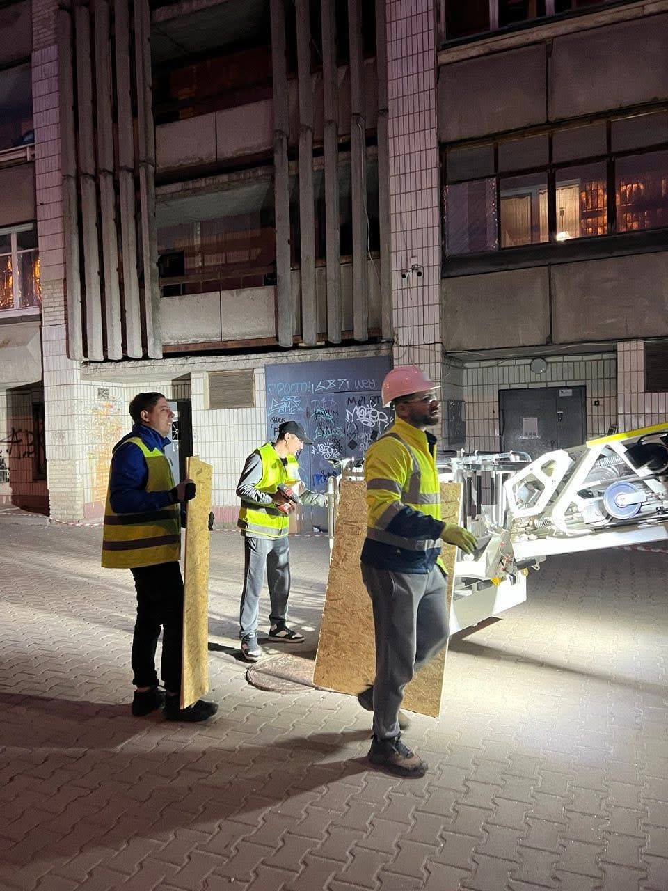 Добробат минулого тижня відзначив своє триріччя. Але на святкування часу немає: волонтери знову були там, де особливо потрібна їхня підтримка. Як завжди, добробатівці рятували, будували, відновлювали.