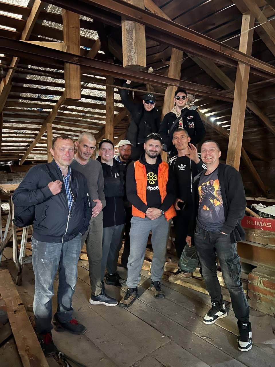 Крок за кроком, день за днем, тиждень за тижнем триває невпинна робота Добробату. Волонтери сприймають нові виклики й вже розраховують, як у ближчому майбутньому відбудовувати країну по-новому.