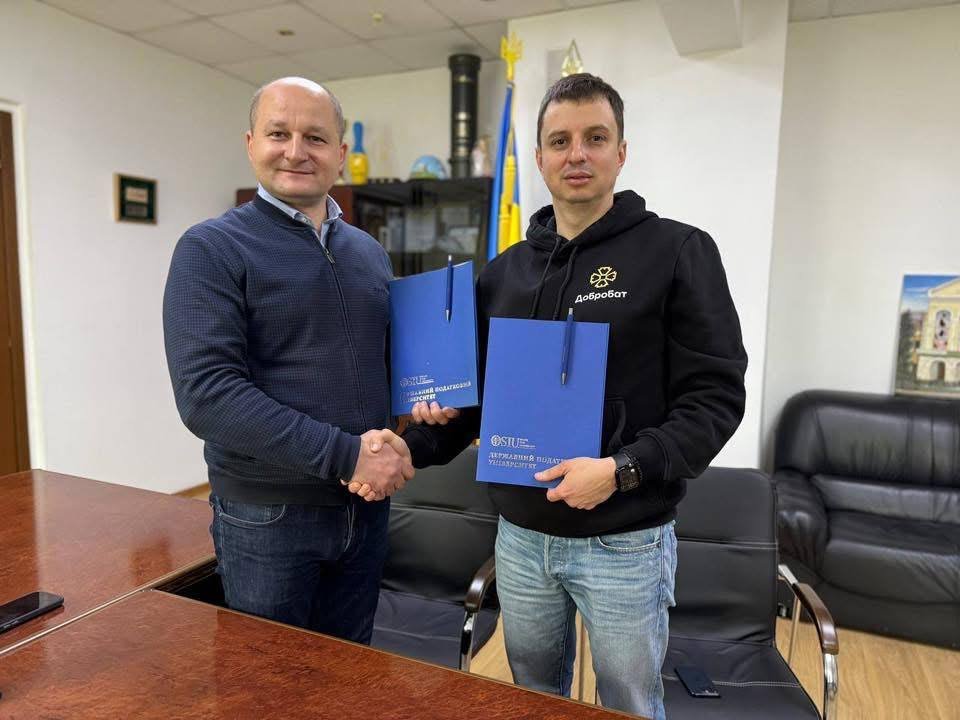 Крок за кроком, день за днем, тиждень за тижнем триває невпинна робота Добробату. Волонтери сприймають нові виклики й вже розраховують, як у ближчому майбутньому відбудовувати країну по-новому.