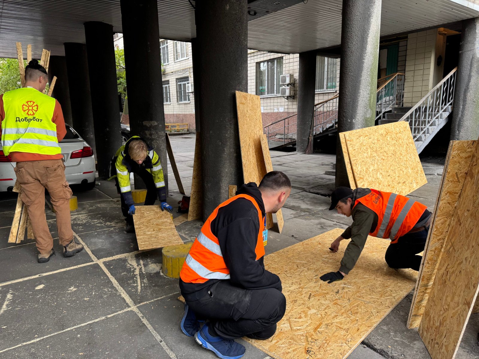 Київ після ночі атак: Добробат знову поруч із тими, хто потребує підтримки