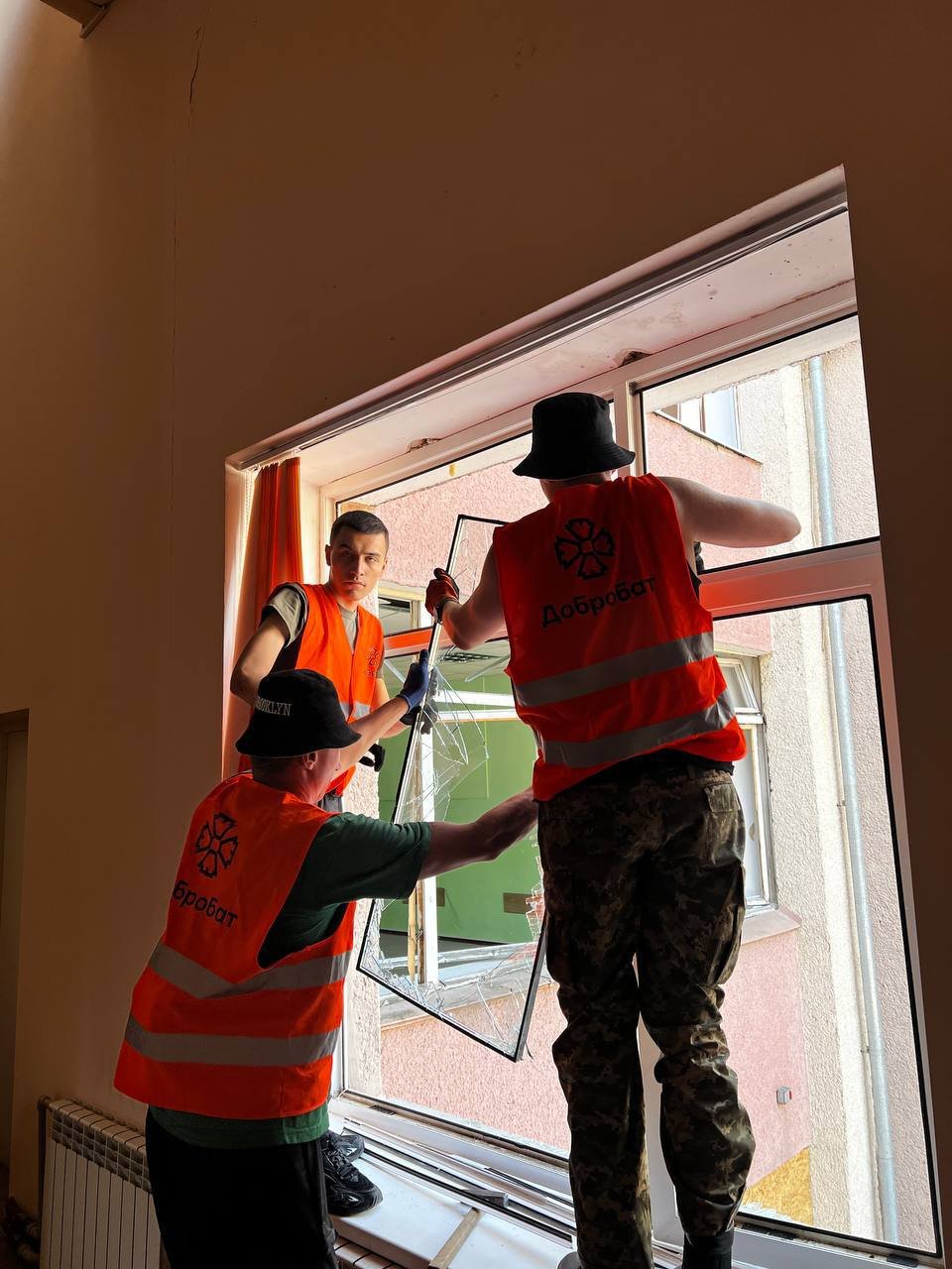 Добробатівці працюють без вихідних: відновлення триває у різних областях