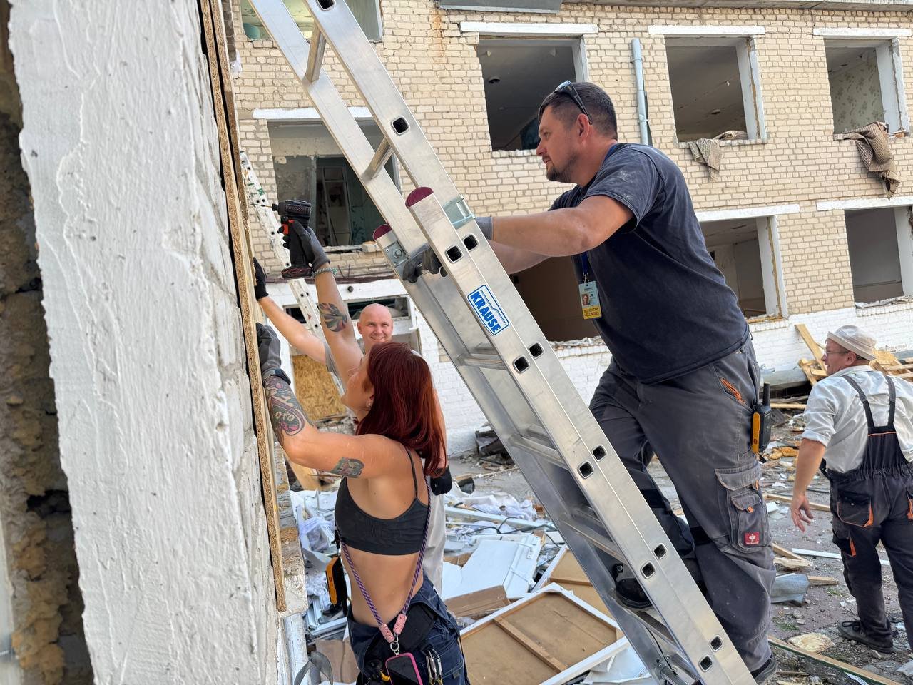 Добробатівці працюють без вихідних: відновлення триває у різних областях