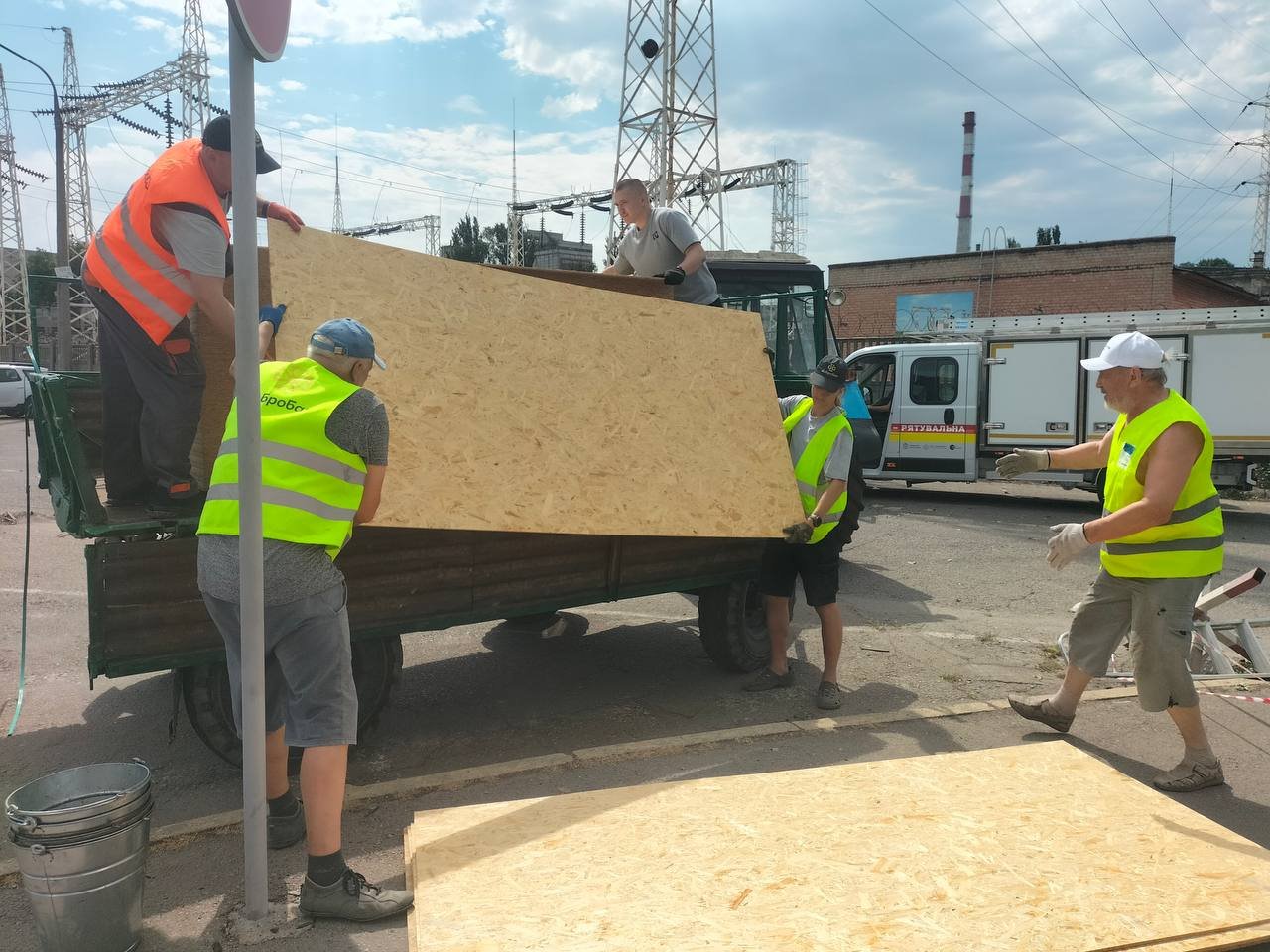 Країна відновлюється: тиждень Добробату на місцях атак
